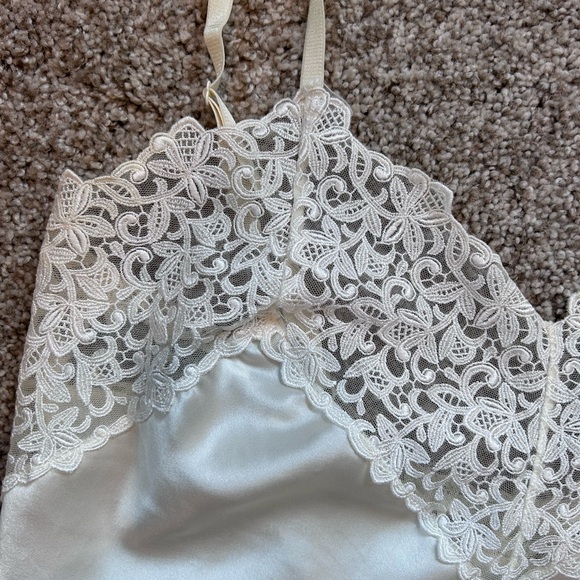 Wacoal cream satin slip chemise nightgown. Sexy. Lingerie dress. like new. Lace. - Picture 7 of 16